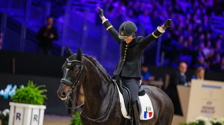 Au terme de sa reprise, Pauline Basquin a levé les poings en l’air pour exprimer sa joie. 