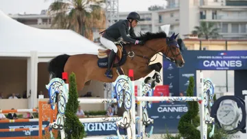 Harrie Smolders et Monaco l'ont emporté dans le Grand Prix 5* de Cannes.