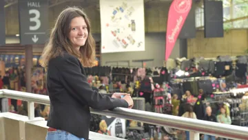 Ici au CHI Longines d’Equita Lyon, où elle y a rencontré des abonnés, Chloé Deschamps est une créatrice de contenu spécialisée dans le bien-être équin.