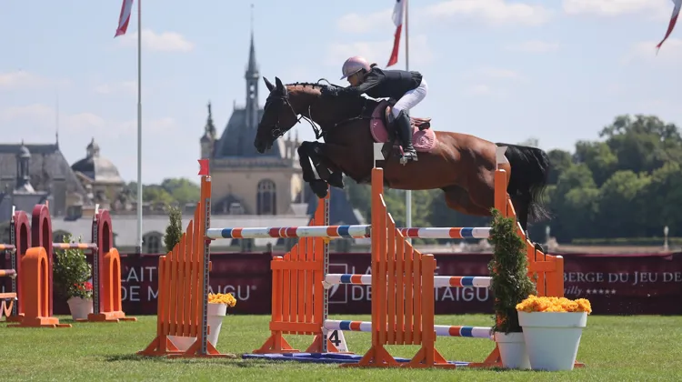 À l'occasion de Chantilly Classic, Zoé Vageon Ledy a une nouvelle fois frappé fort avec sa fidèle Arkana Messipierre.