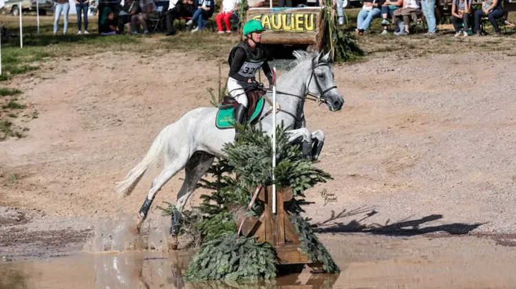 Mélody Johner et Erin ont pris la tête du CCI 3*-S de Saulieu.
