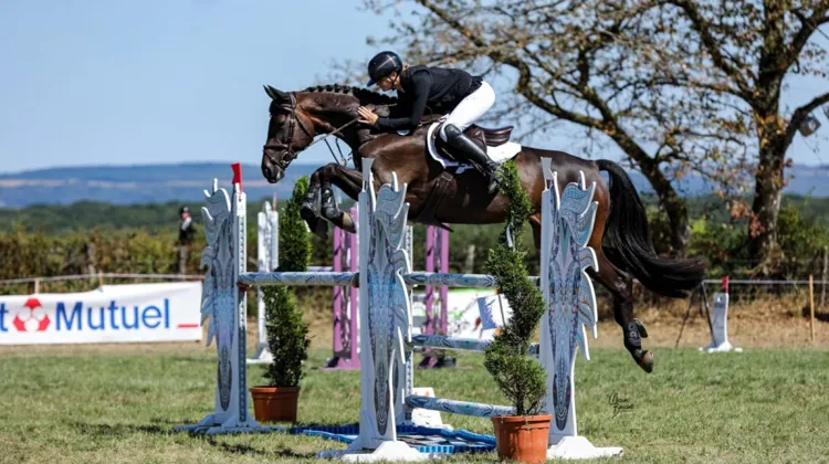 Léa Siegl et Dark Gambler ont remporté le CCI 3*-L de Saulieu.