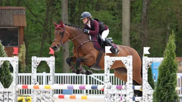 Léna Daudinet Paquet et Caravelle de Laume lors du CSIO des Jeunes de Compiègne. 