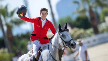 Thibeau Spits et Classic Touch DH lors du double sacre aux Européens Jeunes Cavaliers d’Oliva, en 2022. 