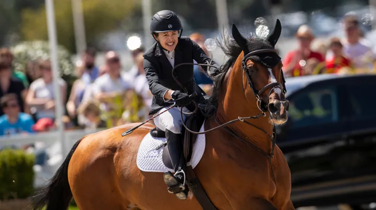 Ici en selle sur Royce, Margie Engle est, elle aussi, une véritable force de la nature.