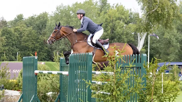 L'Irlandais Jordan Coyle et For Gold ont ouvert les festivités du CSIO 5* 2025 d'Hickstead 