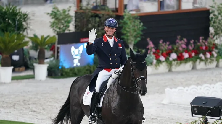 Cavalier lors des Jeux olympiques de Tokyo, Carl Hester a cette fois enfilé d'autres casquettes lors des championnats du monde d'Herning. 