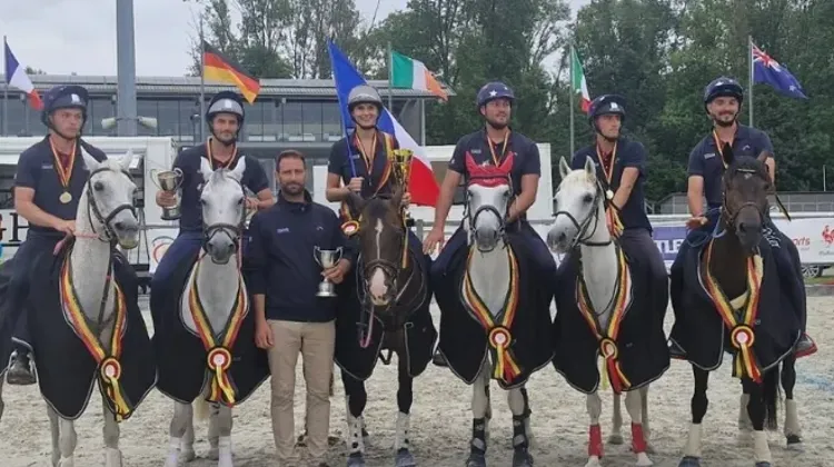 L'équipe de France Open de pony-games, championne du monde pour la quatrième fois. 