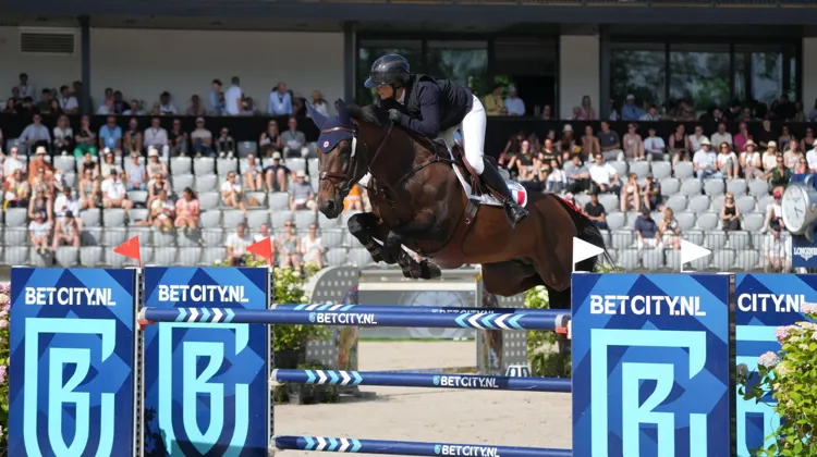 Jeanne Sadran s’est illustrée à Rotterdam en signant l’un des deux seuls doubles sans-faute de la troisième étape de la ligue des nations Longines, décrochant ainsi sa place pour La Corogne.