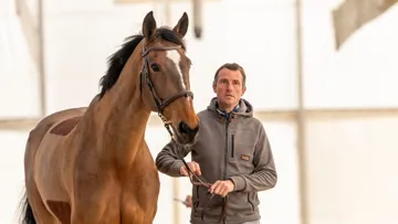 Grégory Wathelet est ici aux côtés de Double Jeu d’Honvault, que lui confie Steve Guerdat. 