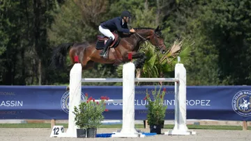 Depuis le début de saison 2025, le Français et sa bondissante Dynamite du Miral ont terminé sur le podium de quatre Grands Prix internationaux.