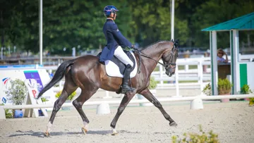 Dernier à se présenter sur le rectangle, le couple s’est hissé à la deuxième place provisoire avec 28,2 points. 