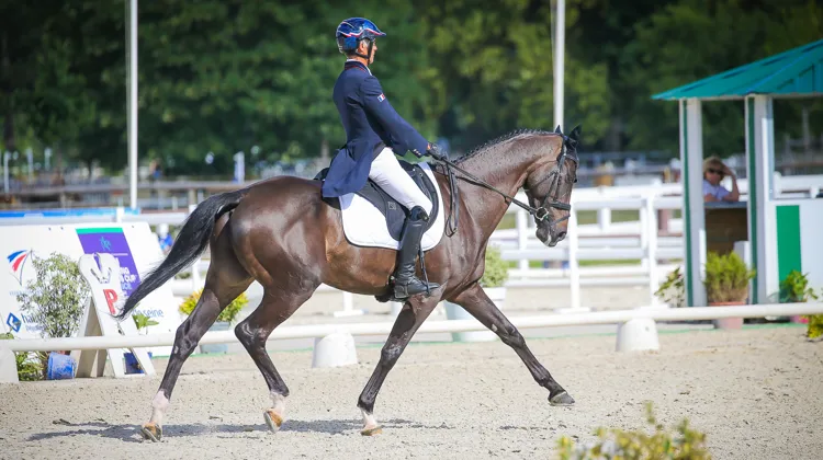 Dernier à se présenter sur le rectangle, le couple s’est hissé à la deuxième place provisoire avec 28,2 points. 