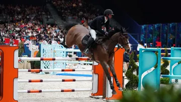 En selle sur Blood Diamond du Pont, Julien Anquetin s'est octroyé la victoire de l’épreuve majeure du vendredi au Saut Hermès. 