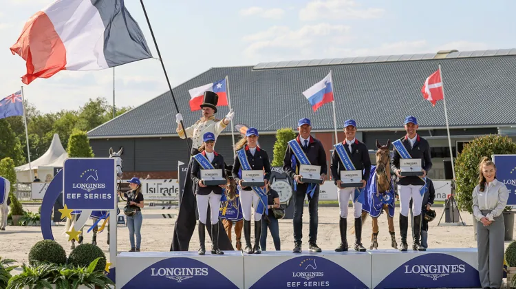 L’équipe de France en haut du podium à Kronenberg. 
