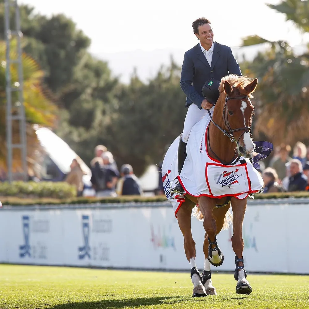 Le sourire de Pedro Veniss, qui a défilé en tête du tour d'honneur avec le beau Nimrod de Muze.