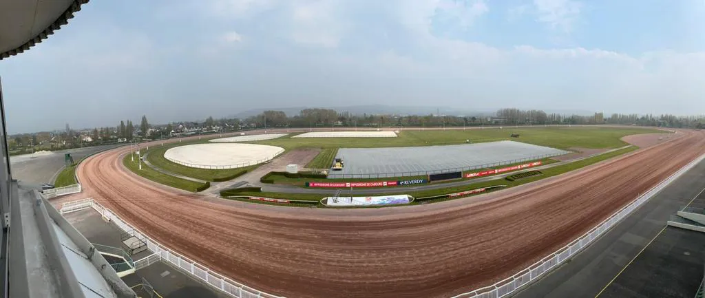 La nouvelle Piste des Tribunes sera dotée d'un système de sub-irrigation pour une qualité optimale 