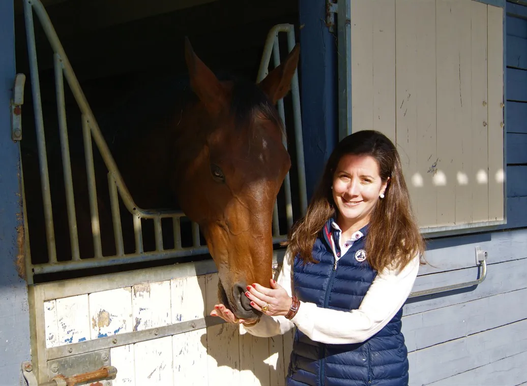 Après une formation d’ingénieure et plusieurs années dans le monde du cheval, Camille Verken s’est lancée dans Equiways, pour la biosécurité des structures recevant des chevaux.