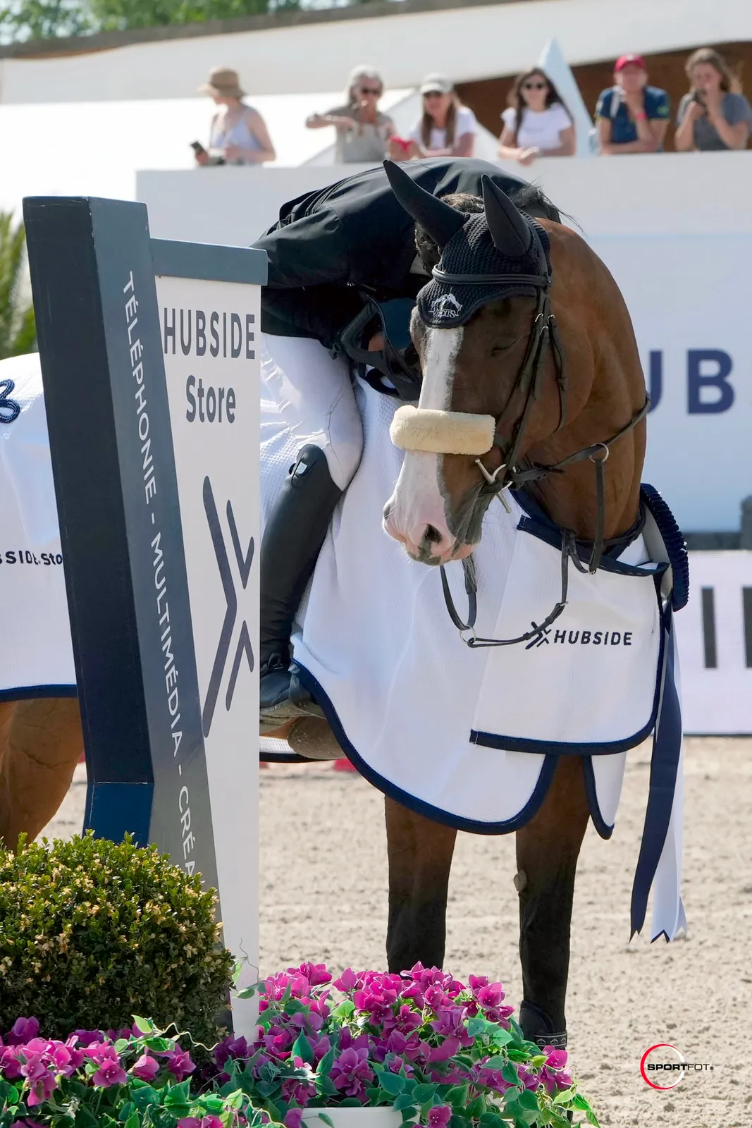 Moment de tendresse sincère entre les deux athlètes.