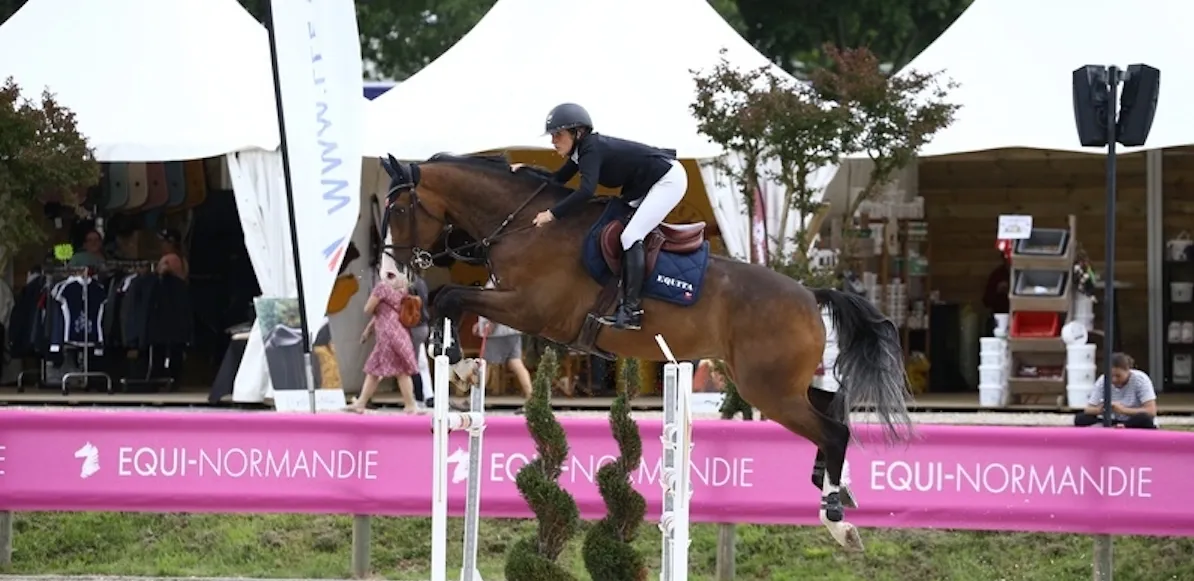 En 2021, elle a été sacrée championne de France Jeunes Cavaliers à Canteleu, en selle sur César du Terroir.