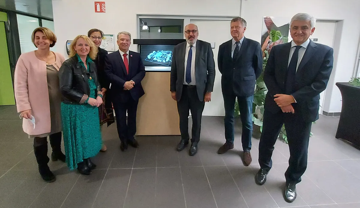 De gauche à droite, notamment Malika Cherriere, Patrick Jeannenez, président de Labéo, Jean-Léonce Dupont et Hervé Morin.