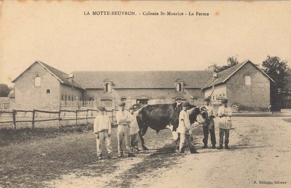 De 1872 à 1992, le domaine accueillit la colonie pénitentiaire de Saint-Maurice, puis d’éducation surveillée en milieu fermé pour les mineurs délinquants.