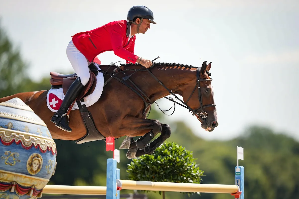 Depuis quelques années, le Suisse Steve Guerdat, vice-champion olympique à Versailles avec Dynamix de Bélhème, s’est associé à Hermès Sellier.