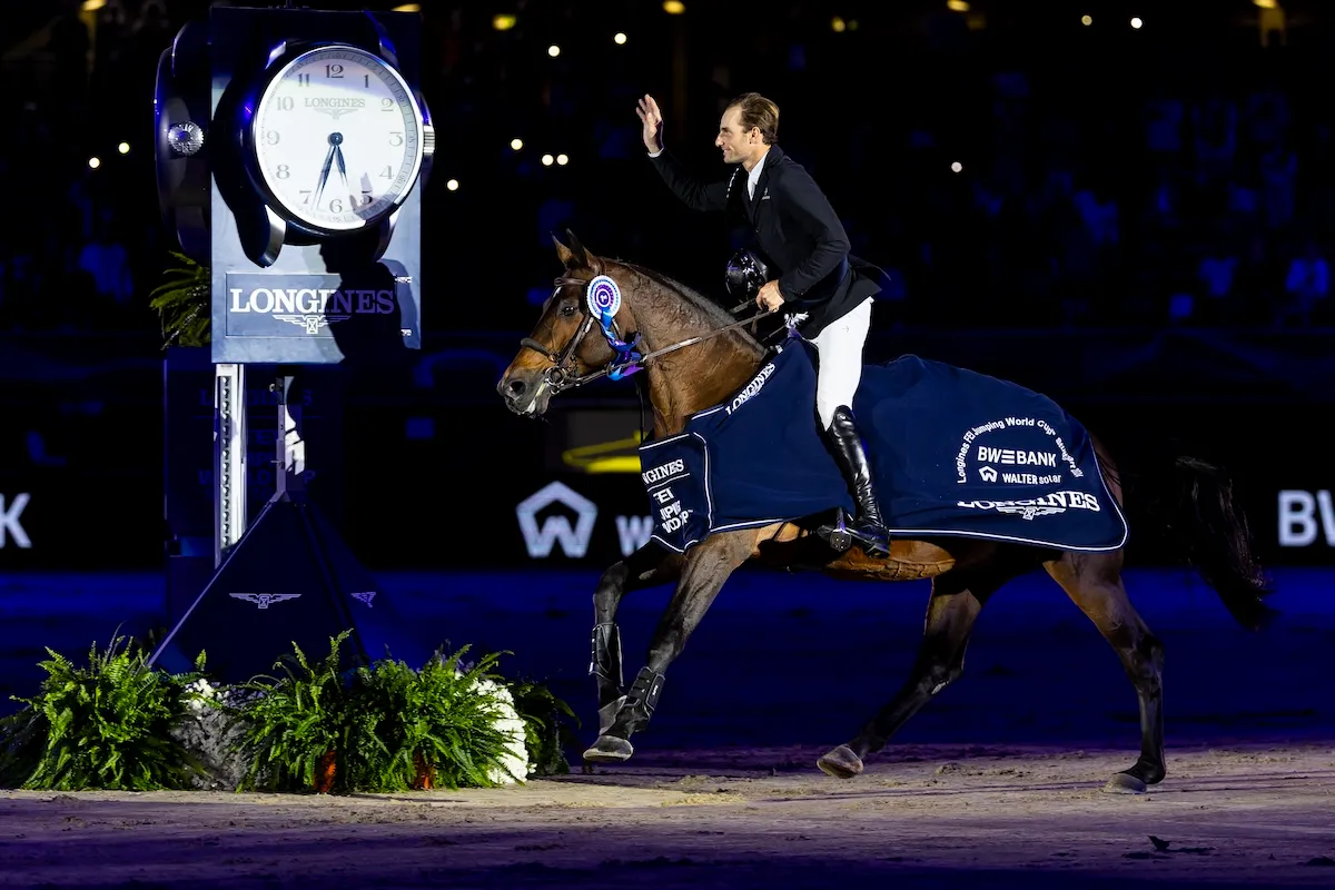 United Touch S et Richard Vogel lors de leur deuxième sacre de la saison dans une étape de la Coupe du monde Longines, à Stuttgart.