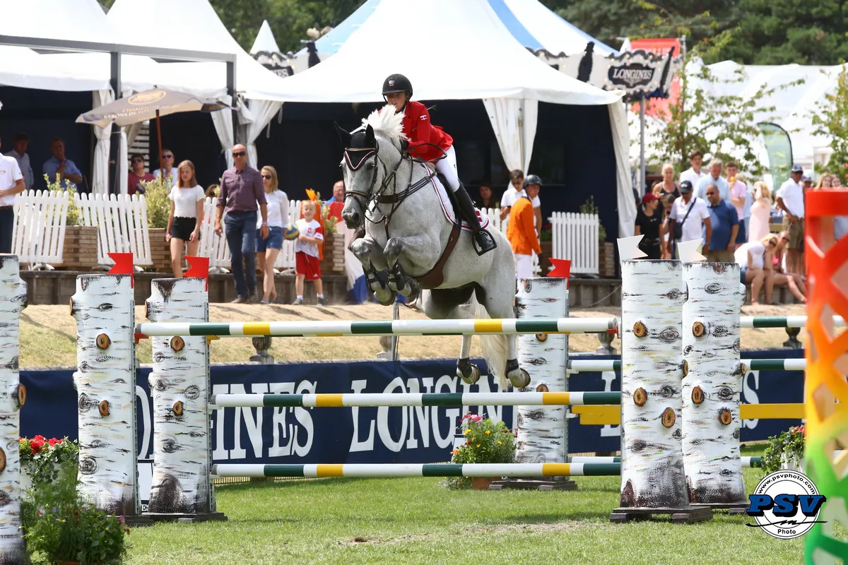 Parmi les sept sans-faute de l'épreuve, Jessica Toelstang est provisoirement deuxième du championnat.
