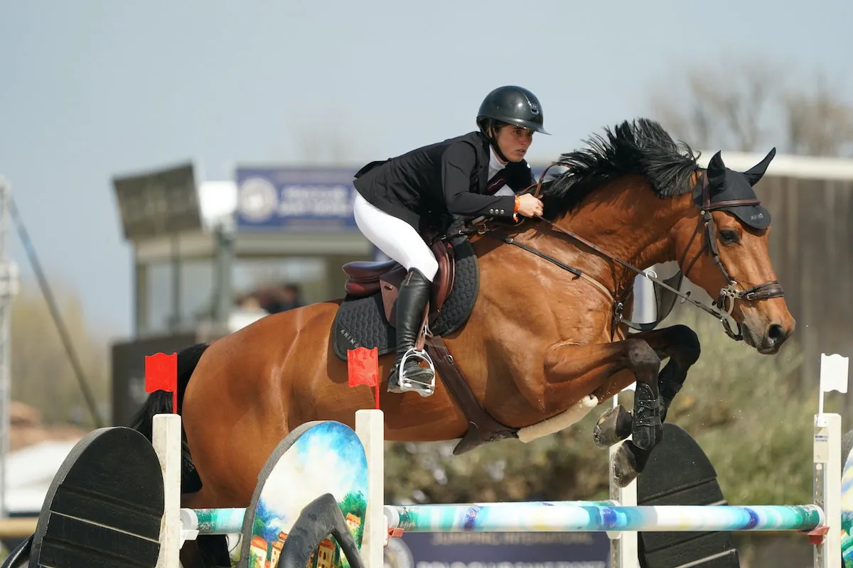 Son hongre de neuf ans, First to Cash Out, évolue sur 1,50m depuis le début de la saison, comme ici au CSI 3* de Gassin.