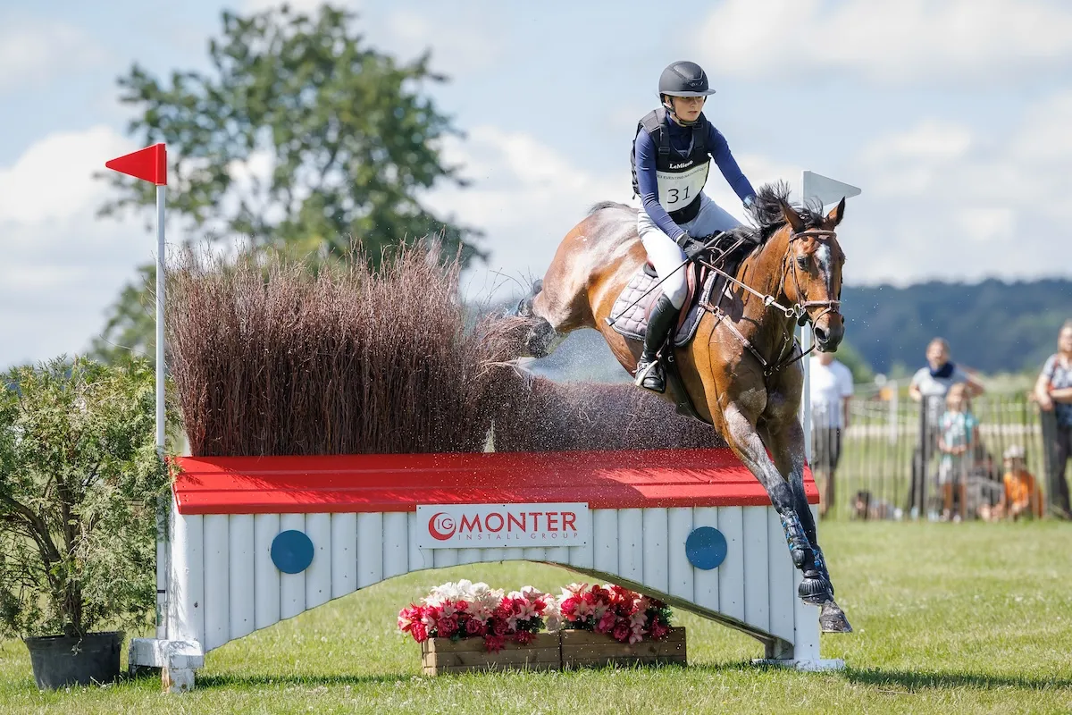 La Tourangelle s'entraîne au quotidien avec son père dans les trois disciplines.