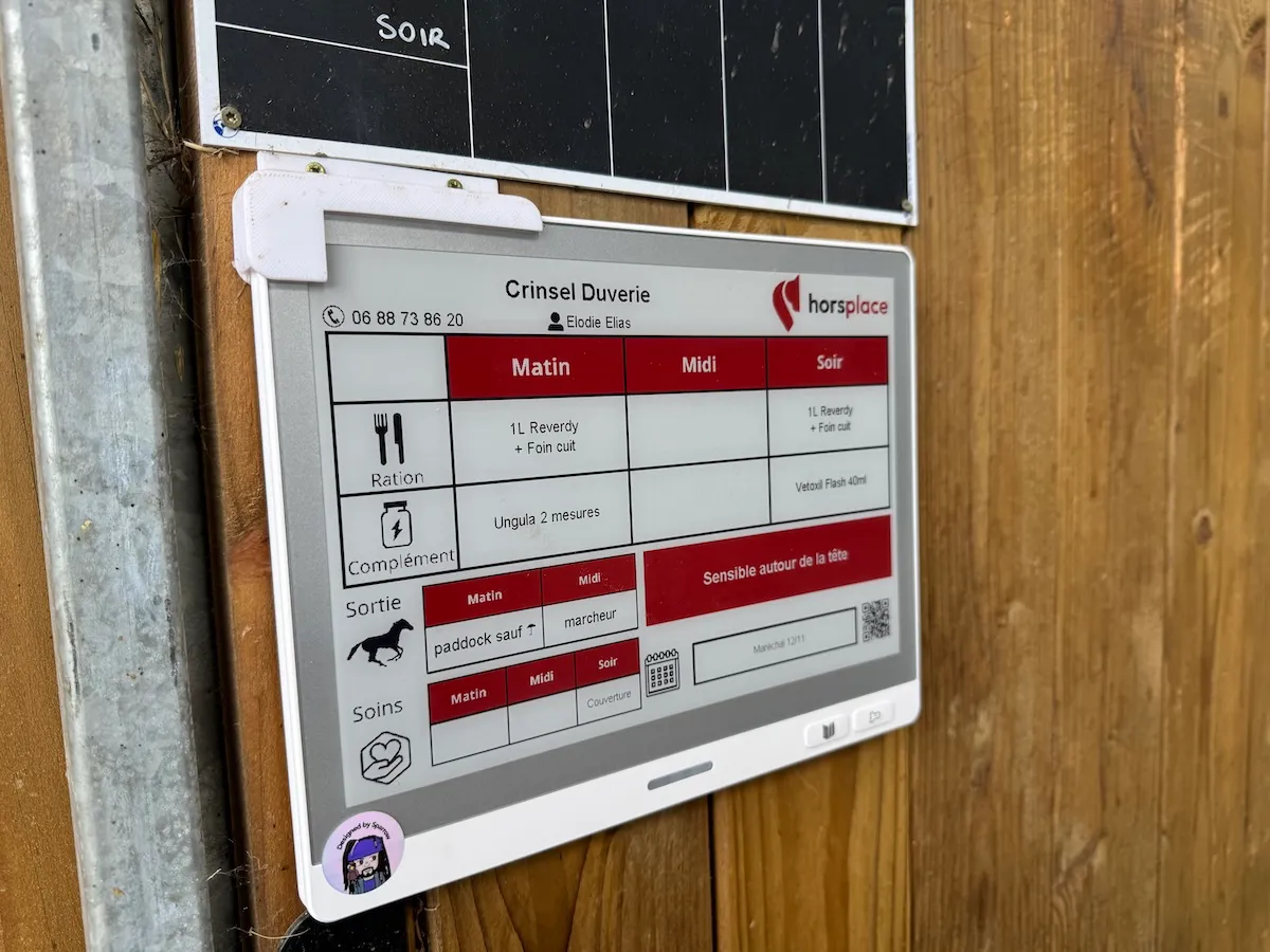 L’écriteau 2.0, pour qu’aucune information ne soit oubliée! Destinée aux grosses structures, cette tablette pilotée par le gérant permet un suivi optimal sans crainte de donnée périmée.