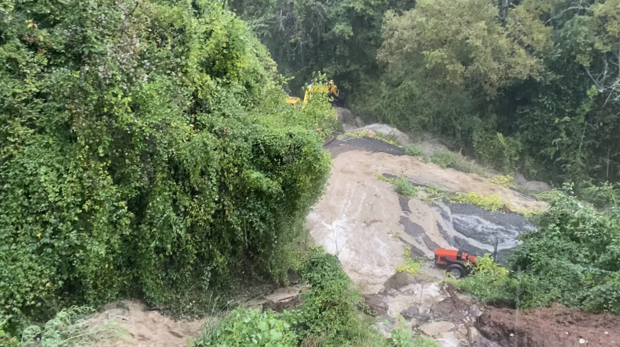 Le terrain s'affaisse à plusieurs endroit mais fort heureusement aucun cheval n'a été blessé lors de la tempête.