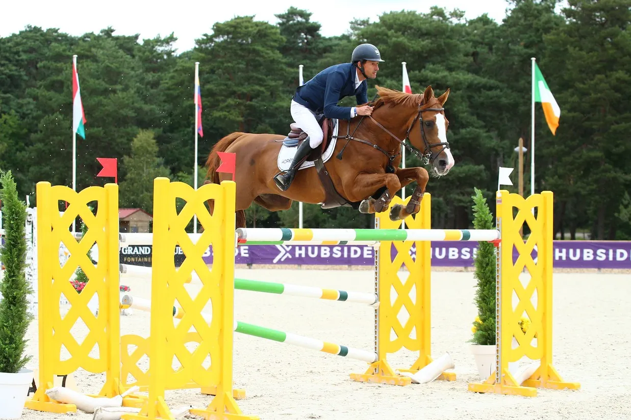 Frédéric Bouvard et Hugh Grant de Muze se sont hissés à la deuxième place avec près de deux secondes d'avance sur Louis Bernast et Velvet Sunheup.
