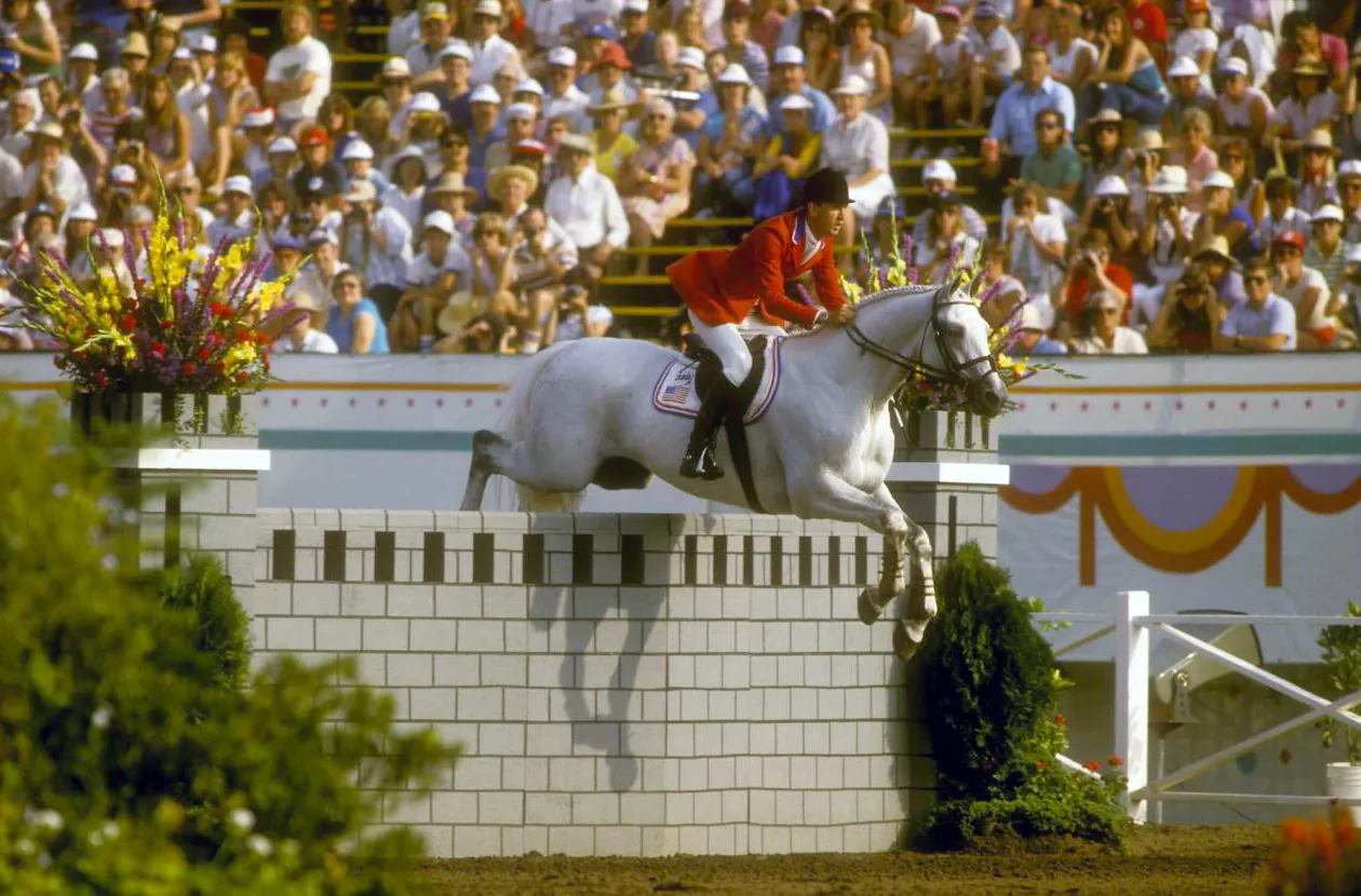 En 1984 à Los Angeles, l’Étatsunien Conrad Homfeld avait été médaillé d’or par équipes et d’argent individuel en selle sur le fabuleux Trakehner Abdullah.