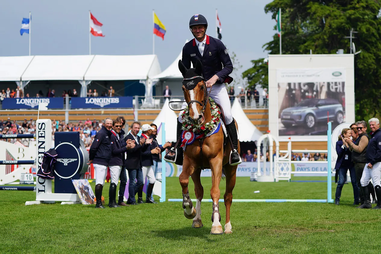 Rêveur de Hurtebise*HDC et Kevin Staut lors de la cérémonie d'adieu au CSIO de La Baule