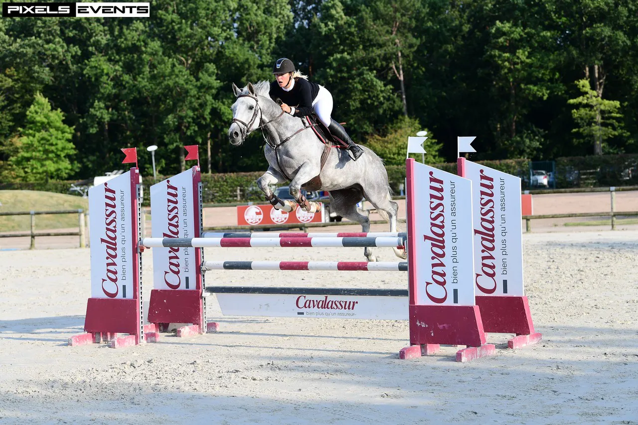 Marine Petit et Tulipe de la Roque dans l'Amateur 1,15m lors de la deuxième étape en août 2020