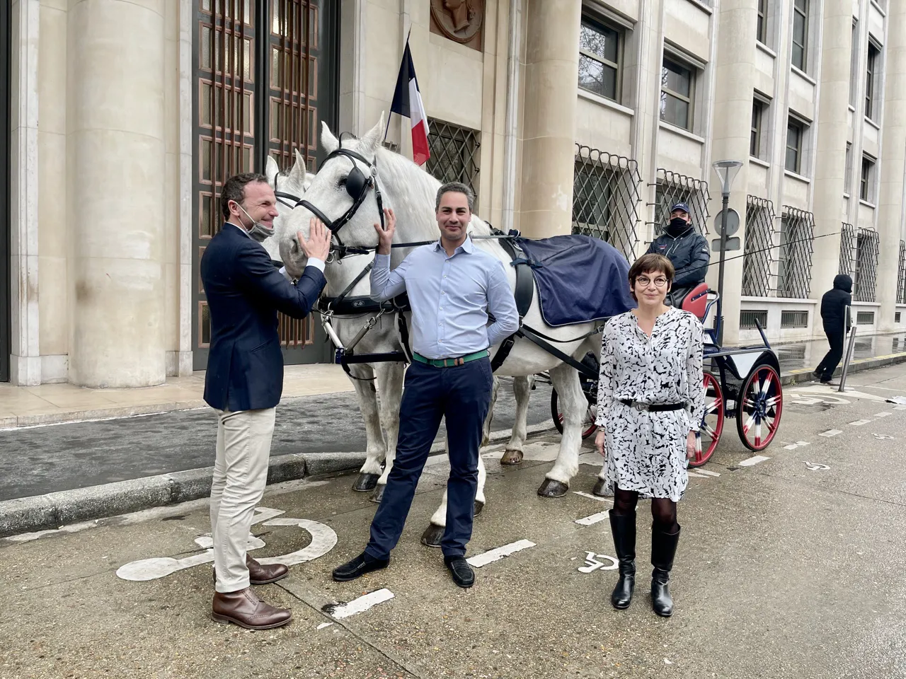 Annick Girardin, ministre de la Mer et Thibault Mathieu, président de l'organisation de la Route du Poisson... et deux Traits Boulonnais ont lancé ce matin la renaissance de la course mythique.