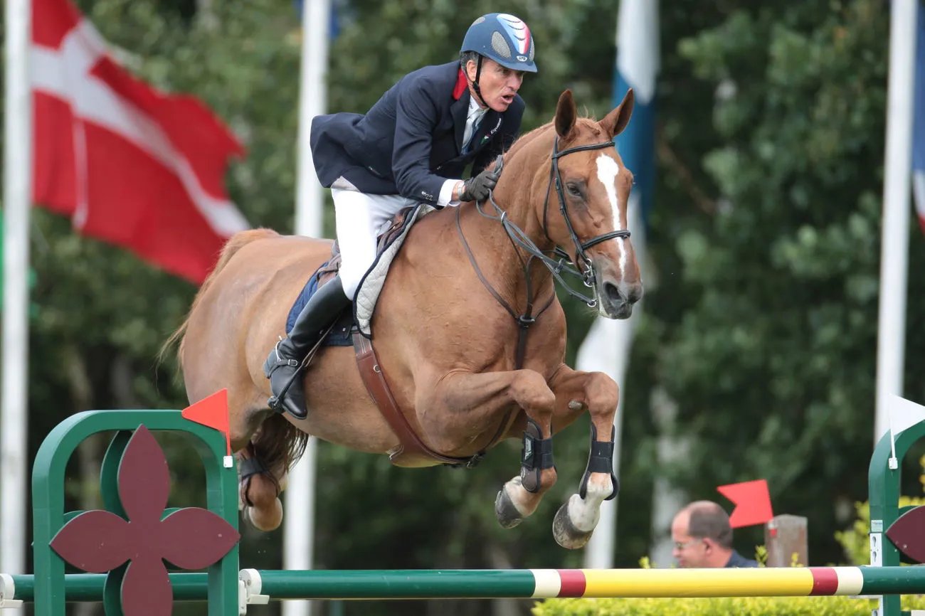 ayant disputé quatre grands championnats avec trois autres cavaliers différents, Mme Pompadour M, meilleure fille d’Apache d’Adriers, s’est montrée extraordinaire sous la selle de Michel Robert.