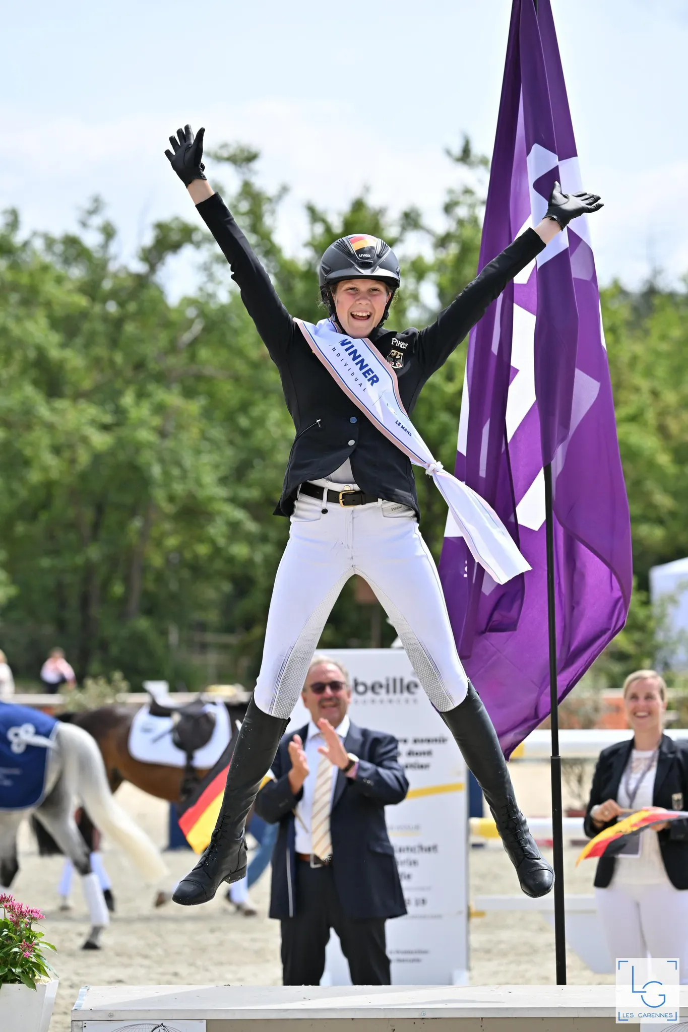 Saut de joie pour la nouvelle double championne d'Europe, Nell Röming!