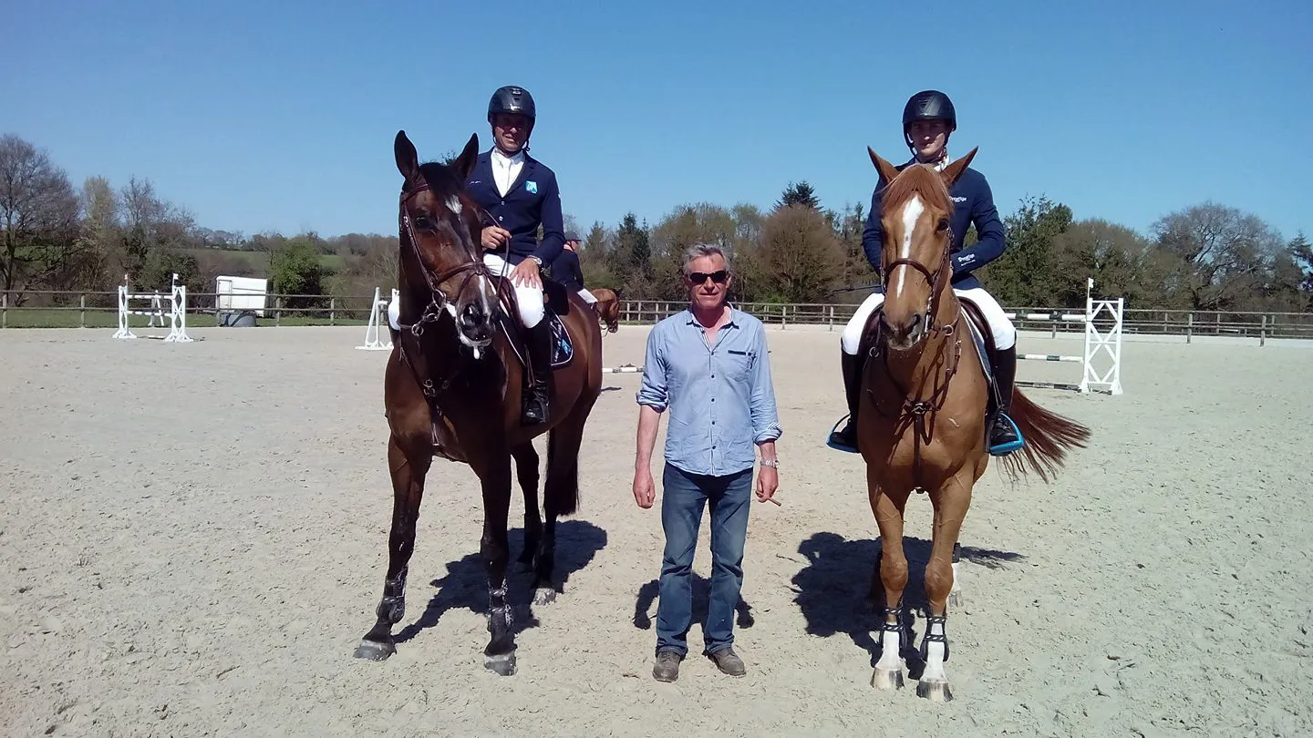 Ici avec son père Philippe et de son fils Brieuc, Julien attache beaucoup d’importance à la famille.