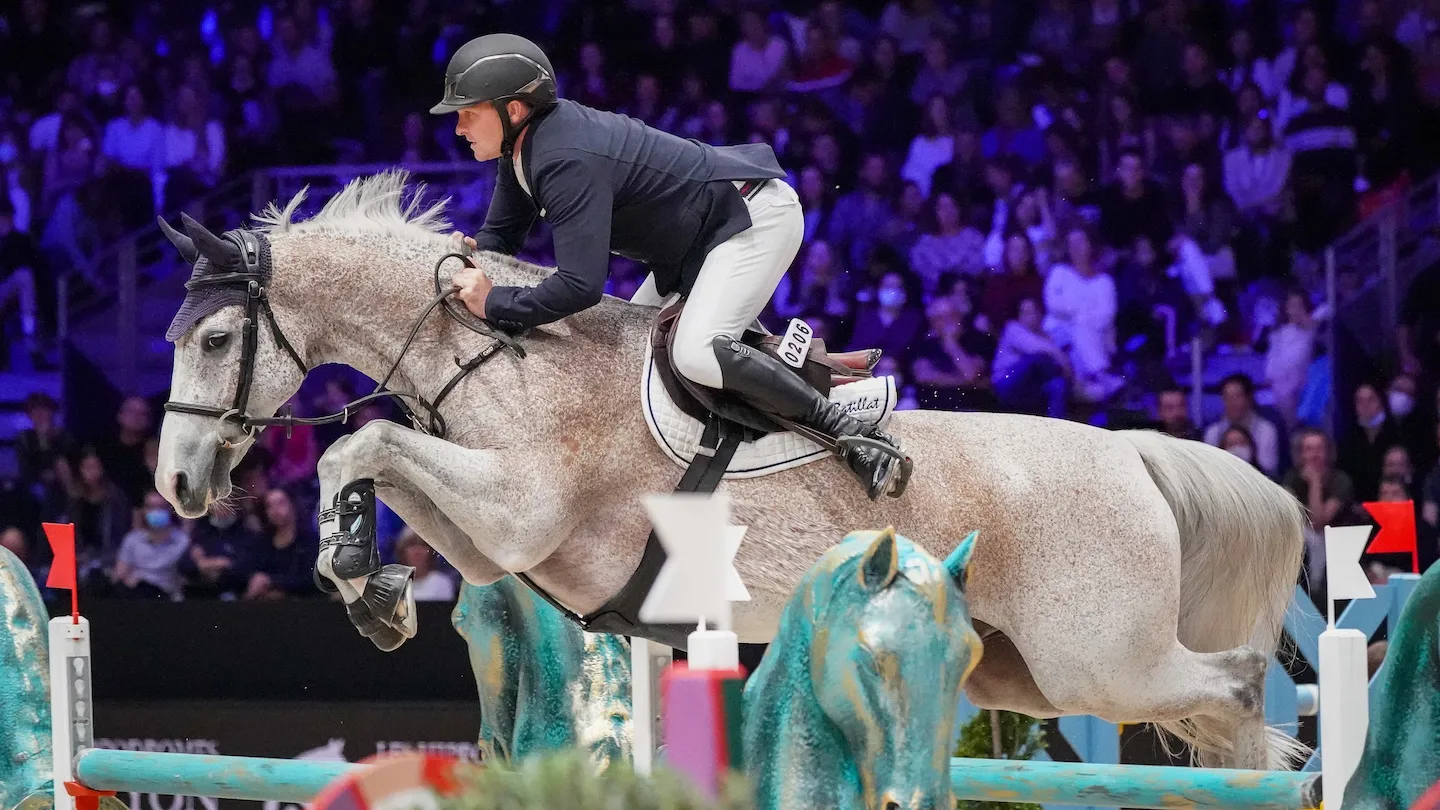 Guillaume Batillat en selle sur son ancien cheval de tête, Baby Love en octobre 2021.