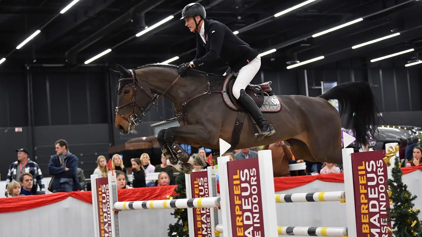 Marc Houtzager et Klasse EB sur le Grand Prix CSI 2* de Salzbourg, qu'ils ont également remporté