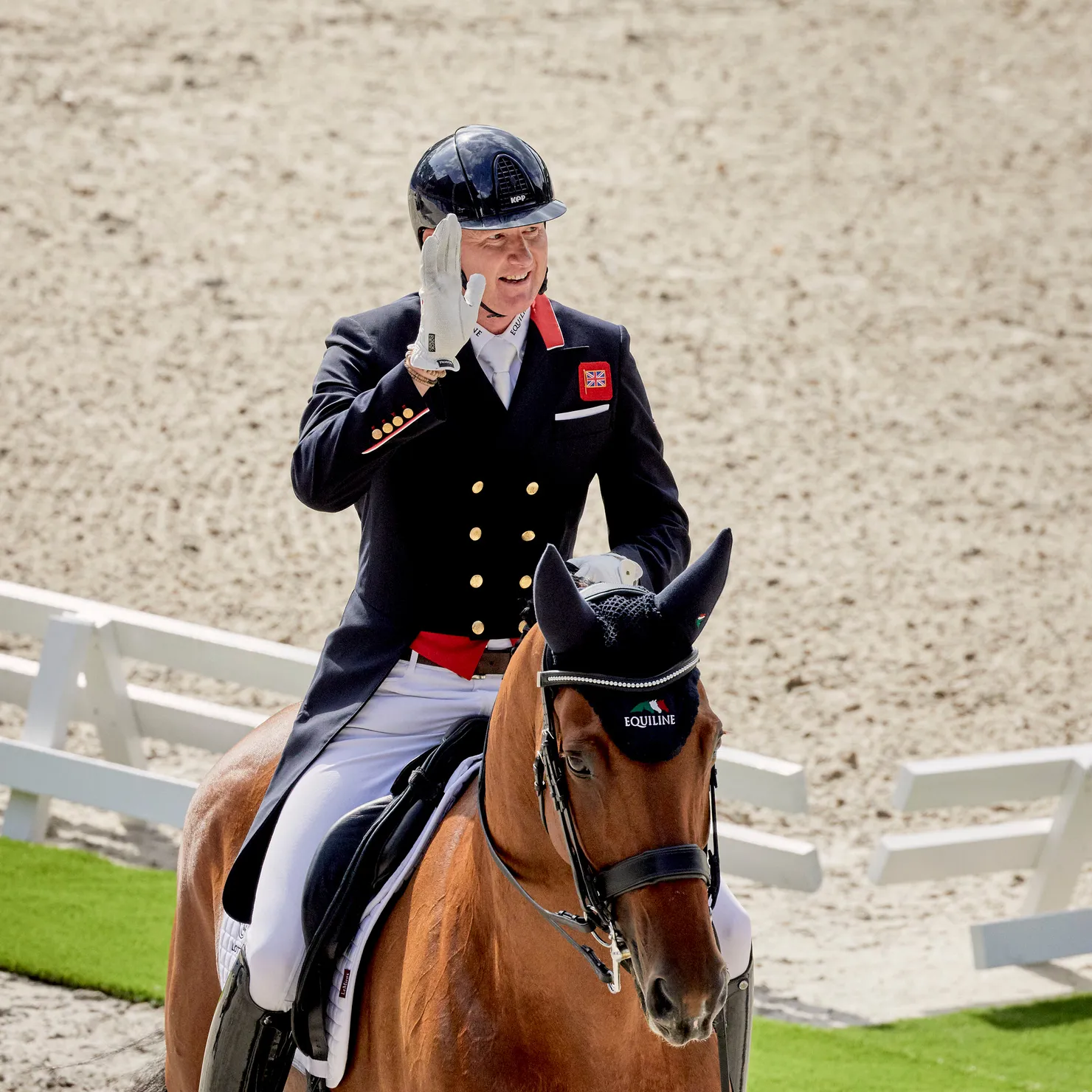 Gareth Hughes sort de piste aux championnats d'Europe de Rotterdam en 2019