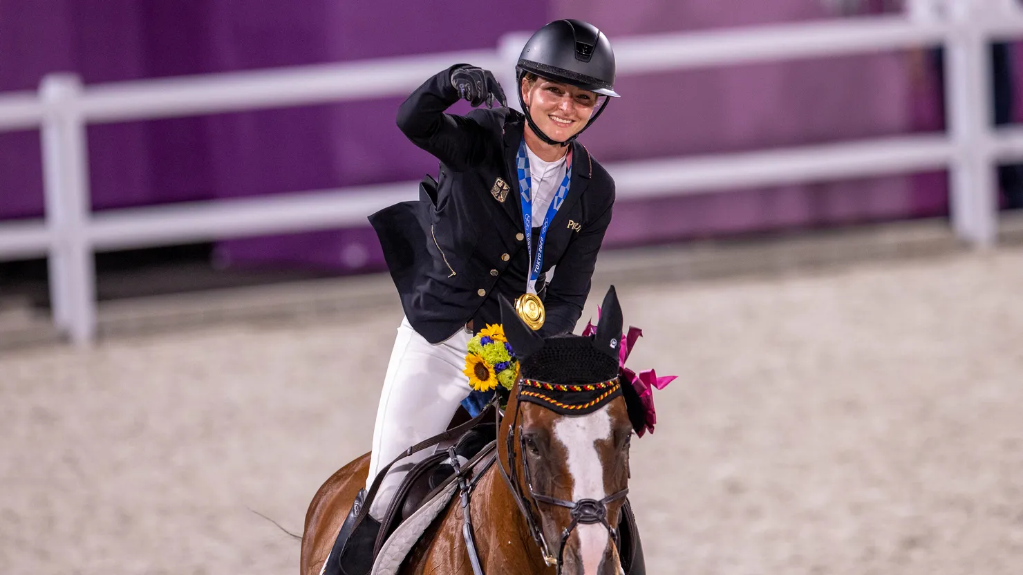 Julia Krajewski n'a jamais manqué une occasion de mettre en avant sa championne, ici aux JO de Tokyo