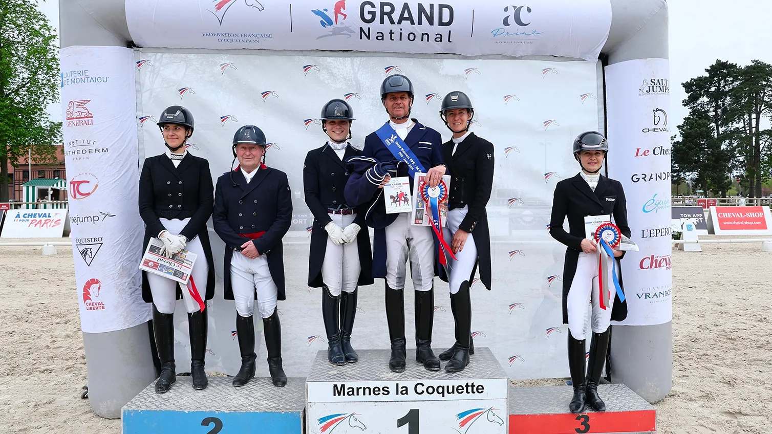 L'écurie Antares Dressage Riders et l'écurie Sanequine ont complété le podium de ce Grand Prix.