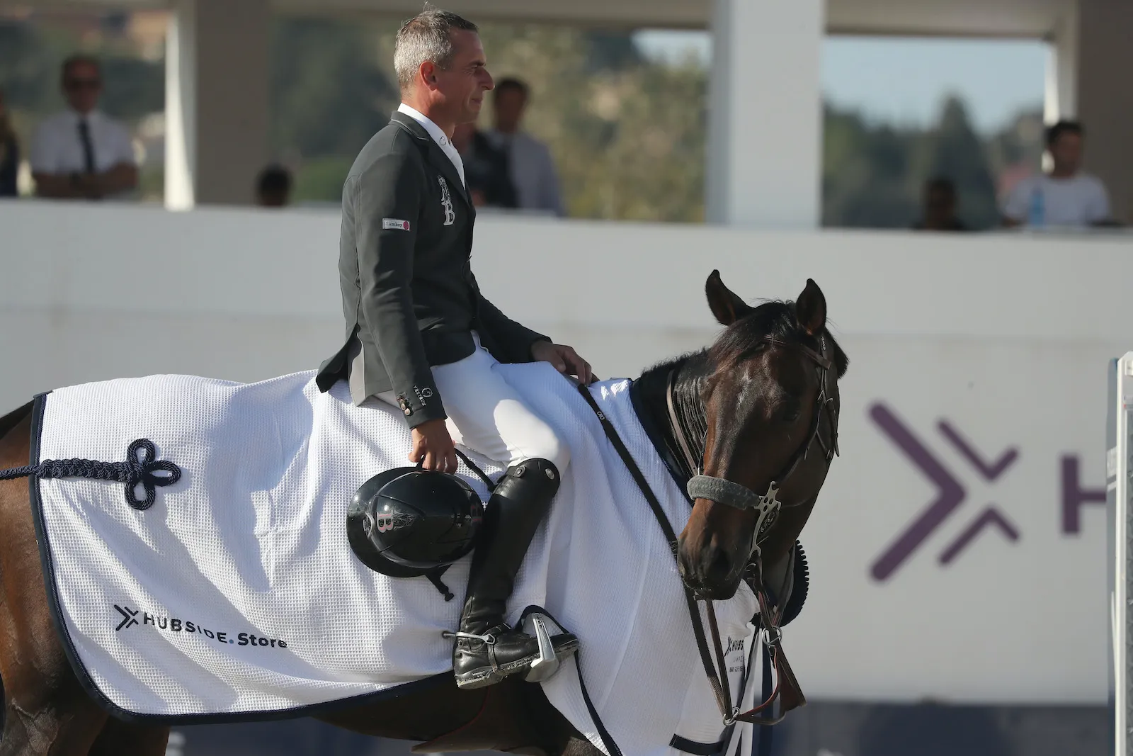 Donatello d'Auge, attentif à la remise des prix.