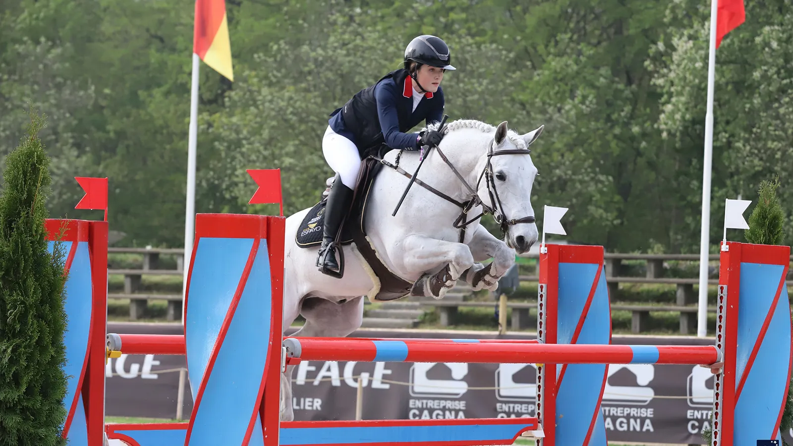 En selle sur Vaughann de Vuzit, le jeune Britannique a terminé troisième d'une épreuve à 1,30 m du CSIOP de Compiègne. 