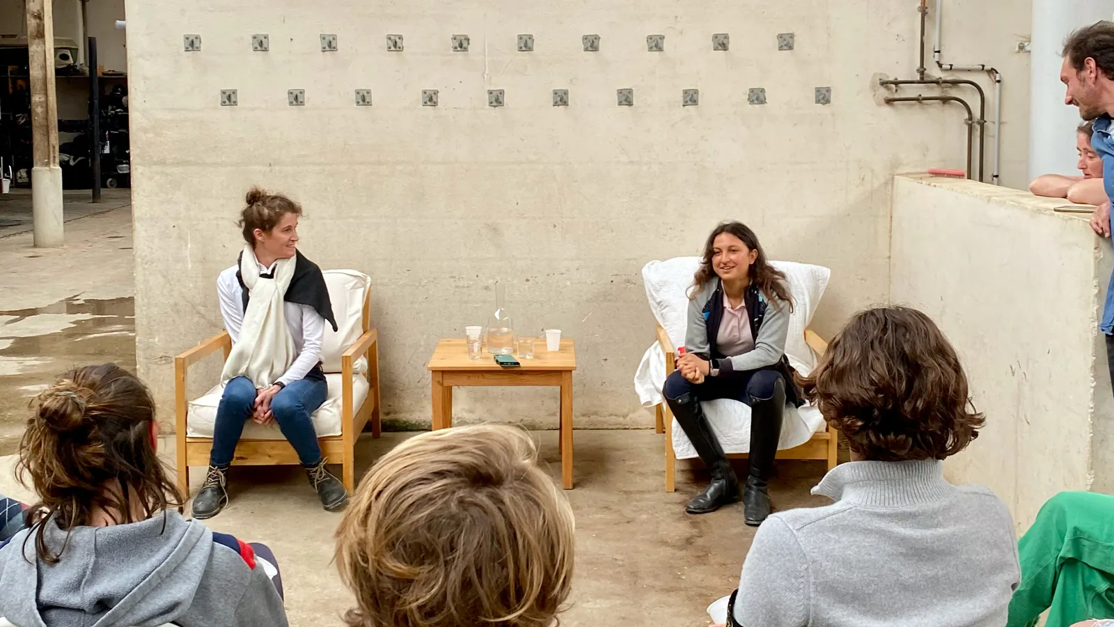 Marie Vonderheyden et Chiara Zenati ont raconté leur quotidien à un auditoire composé notamment de tous les cavaliers des écuries Livio.