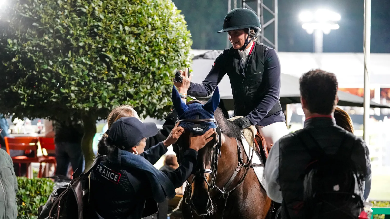 Jeanne Sadran, très émue en sortie de piste après son double sans-faute sur Dexter de Kerglenn.